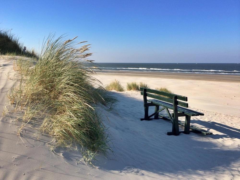 'T Strandhuys En De Vuurtoren, Met Eigen Keuken, Zonnig Terras Nabij Dorp, Duinen En Strand, Incl Verwarmd Binnen Zwembad Hollum  Εξωτερικό φωτογραφία